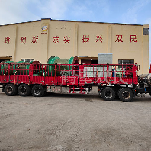 雙筒1.6米，單筒2米礦井提升機發(fā)貨。