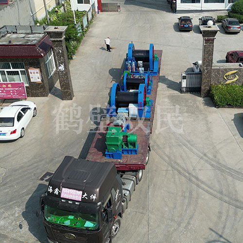 鑿井絞車發(fā)貨：雙筒25噸鑿井絞車！