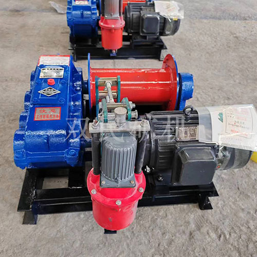 卷揚機，也叫絞車